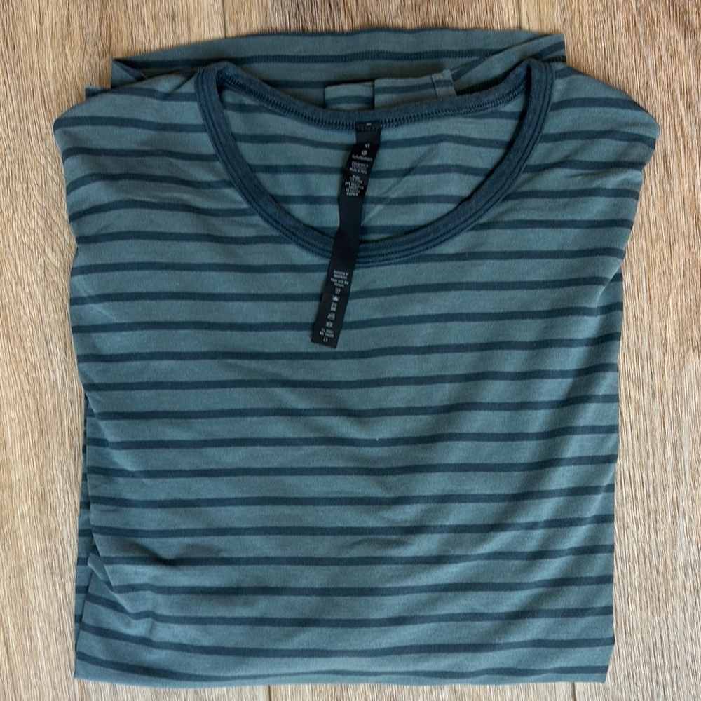 Lululemon Athletica Green Long Sleeve Tee
